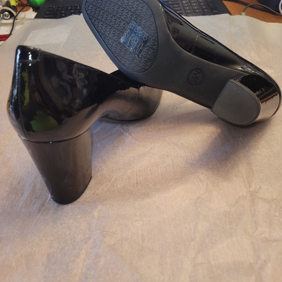 Ladies Michel kors heels - Picture 4 of 8